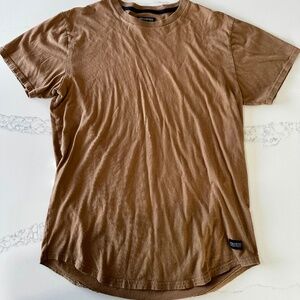 Hollister Men’s Longline T-Shirt Large Brown Curved Hem Tall Fit Casual Logo Tee